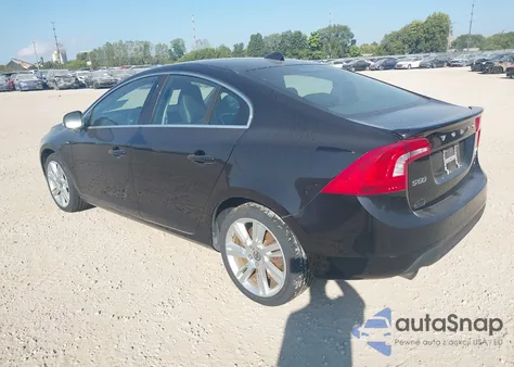 2011 Volvo S60 T6 z USA, uszkodzony, nr VIN YV1902FH1B2003085